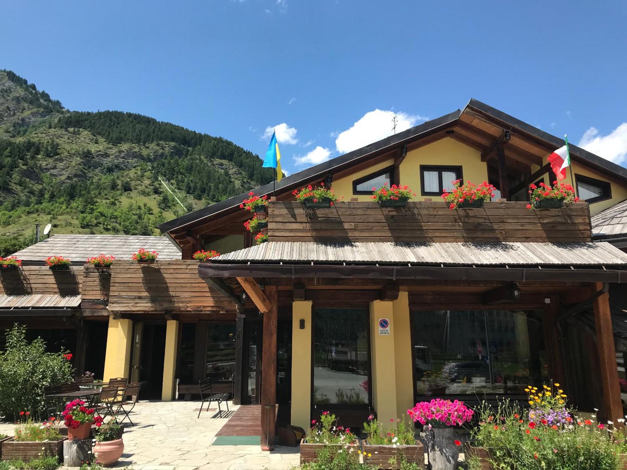 Hotel Ca Fiore Bardonecchia Ngoại thất bức ảnh