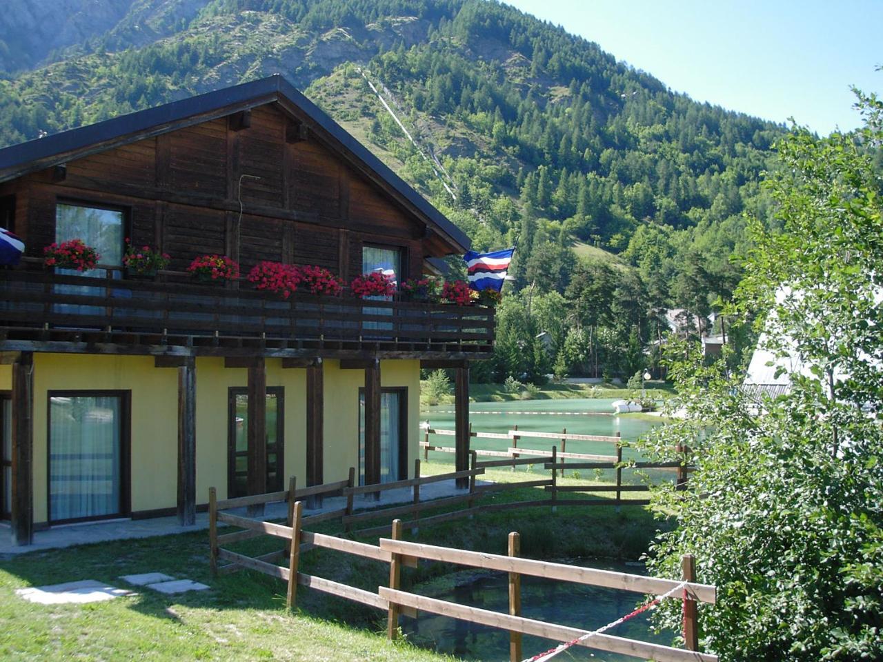 Hotel Ca Fiore Bardonecchia Ngoại thất bức ảnh